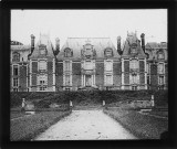 Suzanne. Château construit 1619 - restauré 1861 : face avant guerre