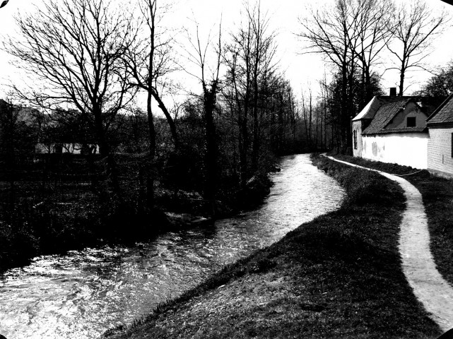 Paysage rural. Un chemin bodant une rivière, 1899