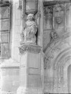 Davenescourt. Eglise, Statue sur un pilier extérieur