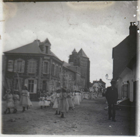 La ducasse. Procession.