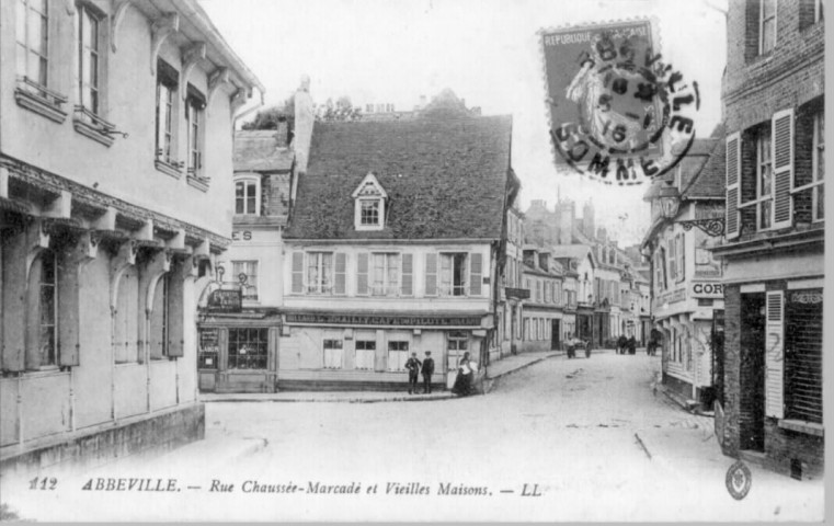 Rue Chaussée-Marcadé et vieilles maisons