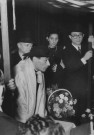 Le Rabbin Apeloig lors de la célébration d'un mariage à Amiens le 9 novembre 1947