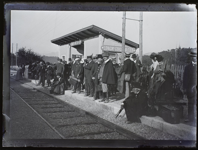 Départ des groupes A et B pour Aix-les-Bains - gare de Lovagny - juillet 1902