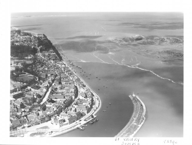 Saint-Valery-sur-Somme; Vue aérienne de la ville, le port, le Canal de la Somme et la Baie de Somme