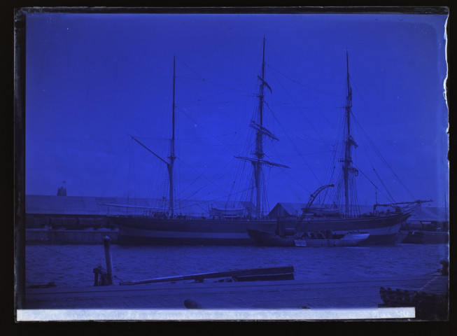 Vaisseau à voiles à Dunkerque près du port - mars 1896