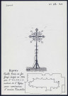 Huppy : vieille croix de fer forgé érigée en 1984 par l'A.S.P.A.C.H. près de l'église pour remémorer l'ancien cimetière - (Reproduction interdite sans autorisation - © Claude Piette)