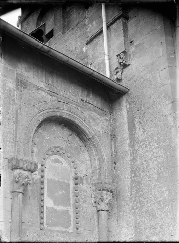 Eglise, ancienne fenêtre
