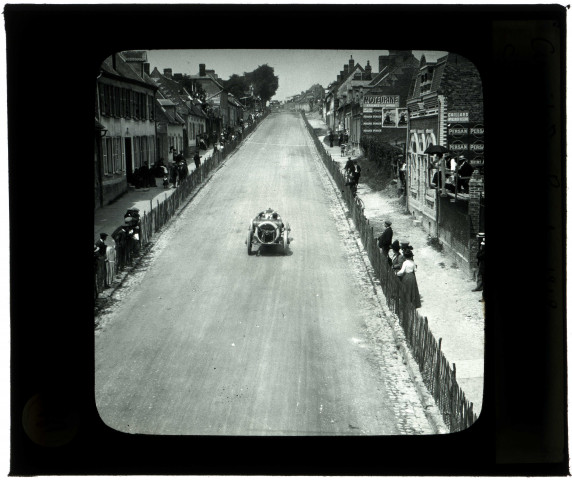 Circuit de Picardie 1913. Champoiseau sous le pont de Fouencamps