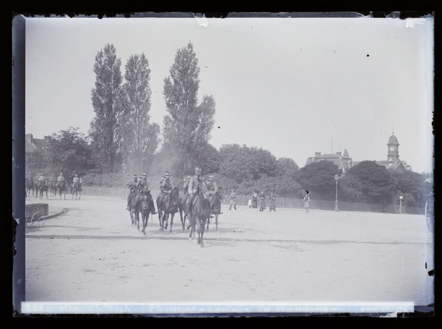 Place Saint-Roch chasseurs à cheval les trompettes - juillet 1897