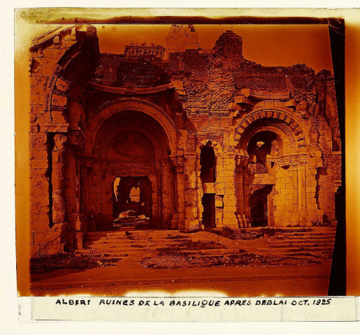 Albert (Somme). Ruines de la basilique après déblai