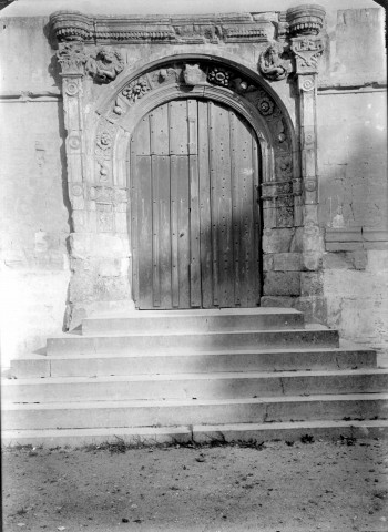 Eglise de Faverolles, vue de détail : le portail