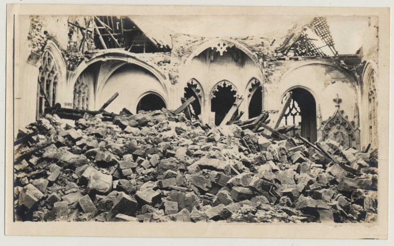 Eglise de Roye détruite par les bombardements