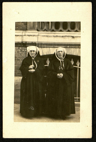 Deux religieuses à Vignacourt (?)
