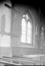 Eglise, vue intérieure : les statues du Christ, la Vierge et Saint Jean