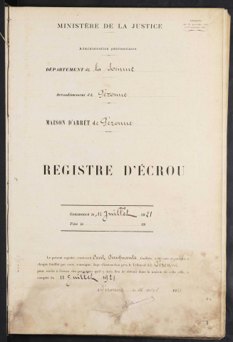 Maison d'arrêt de Péronne. Arrêt. Registre d'écrou : numéros 1 à 897. 11 juillet 1921 - 23 octobre 1924