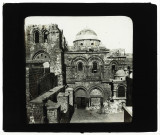 Jérusalem. Parvis du Saint-Sépulcre et façade