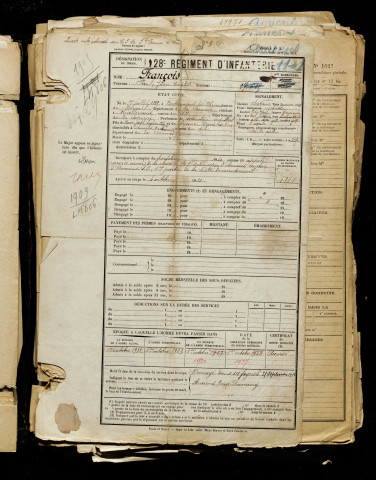 François, Paul Jean Baptiste, né le 01 juillet 1889 à Berteaucourt-lès-Thennes (Somme), classe 1909, matricule n° 1121, Bureau de recrutement d'Amiens