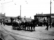 Cavalcade et fête historique à Vignacourt. Un char attelé