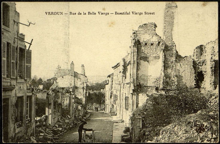Carte postale intitulée "Verdun. Rue de la Belle Vierge"