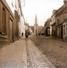 Ailly-sur-Noye. La rue Saint-Martin et l'église. A droite, la boutique du coiffeur Chedozeau