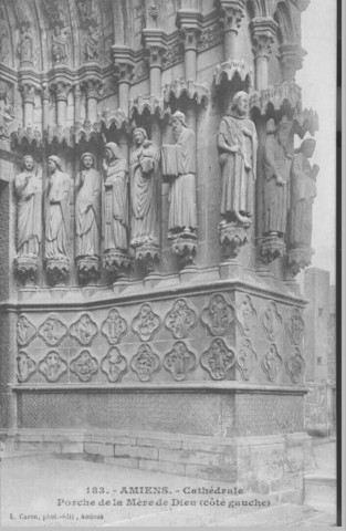 Cathédrale - Porche de la Mère de Dieu (côté gauche)