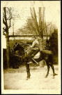 Le soldat Henri Lesage sur son cheval, fusil en main