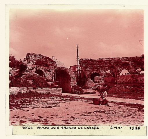 Nice (Alpes-Maritimes). Ruines des arènes de Cimiez