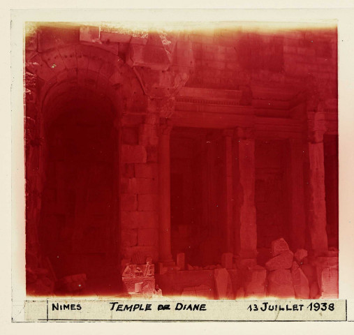 Nîmes. Temple de Diane