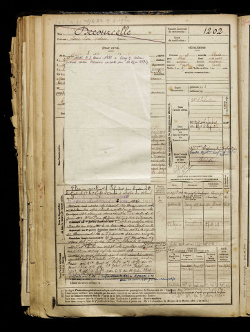 Decourcelle, Louis Léon Octave, né le 17 novembre 1881 à Querrieu (Somme), classe 1901, matricule n° 1202, Bureau de recrutement d'Amiens