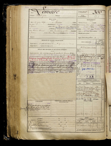 Lemaire, Robert Jules, né le 17 juin 1890 à Amiens (Somme), classe 1910, matricule n° 300, Bureau de recrutement d'Amiens