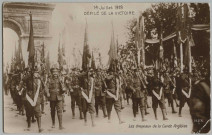 14 JUILLET 1919. DEFILE DE LA VICOIRE. LES DRAPEAUX DE LA GARDE ANGLAISE