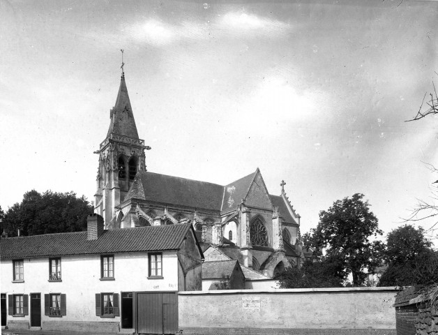 Vue de l'église du village (coté nord)