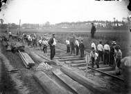 Chantier de construction d'une voie ferrée : la pose des rails