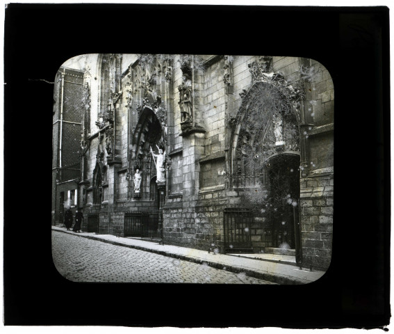 Péronne. Portail de l'église Saint-Jean