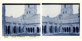Arles (Bouches-du-Rhône). Cloître de l'église Saint-Trophime