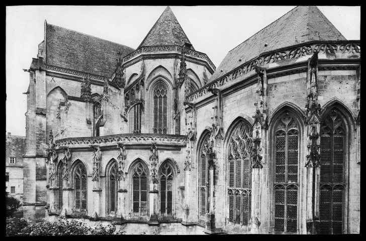 Saint-Riquier. Vue du bras sud du transept de l'abbatiale