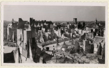 Amiens. La place Gambetta, vue prise de la rue des Trois Cailloux après les bombardements de 1940