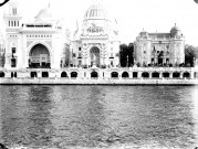 Exposition universelle de 1900. Les pavillons éphémères vus de la Seine