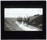 Manoeuvres de septembre 1902 - chasseurs à cheval route de Velennes à Frémontiers