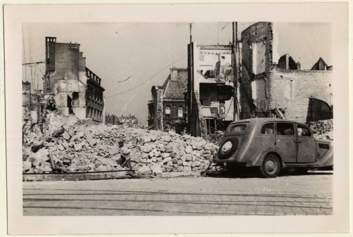Amiens. La rue Delambre après les bombardements de 1940