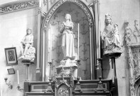 Eglise, statue de la Vierge à l'enfant et autres statues