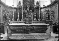 Abbaye de Valloires : l'autel et les boiseries du choeur