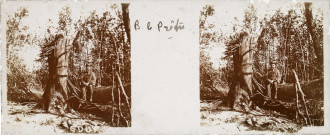 B. le Prêtre.- Soldat assis près d'un tronc d'arbre décapité par un obus