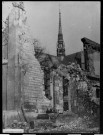 Amiens. Les ruines après les bombardements. Maison près de la cathédrale