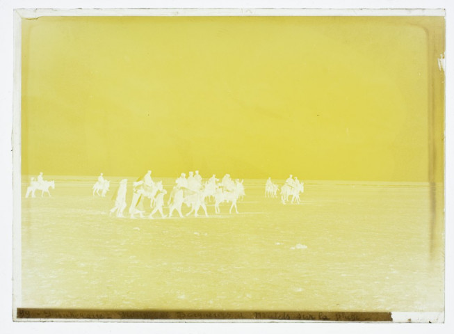 Dunkerque - groupe de baigneurs à mulets sur la plage - mai 1896