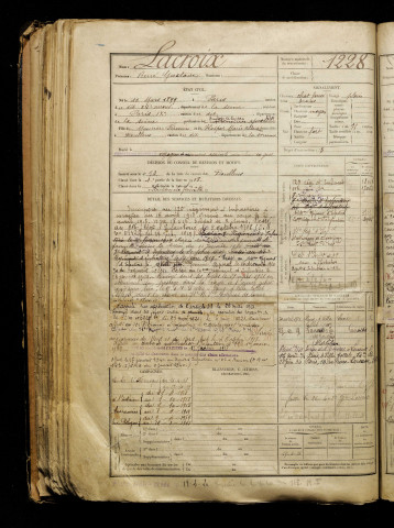 Lacroix, René Gustave, né le 10 mars 1899 à Paris 15e Arrondissement (Paris), classe 1919, matricule n° 1228, Bureau de recrutement d'Abbeville