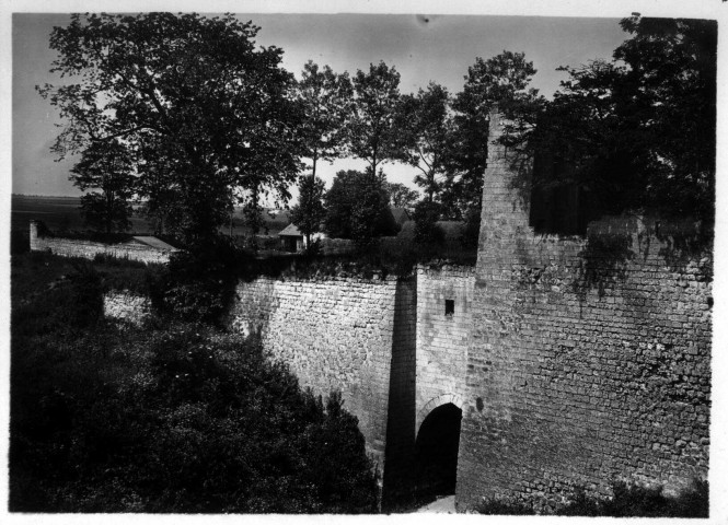 Château de Picquigny : les remparts