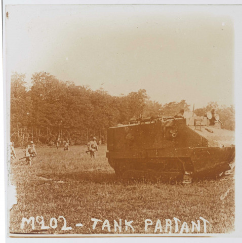 M202, tank partant à l'assaut