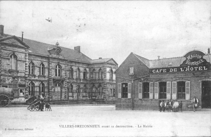 Villers-Bretonneux avant sa destruction. La Mairie