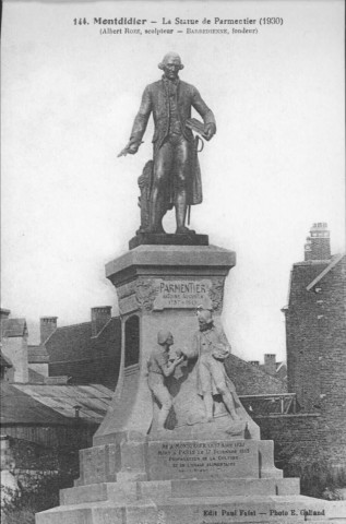 La statue de Parmentier (1930) - (Albert Roze, sculpteur - Barbedienne, fondeur)